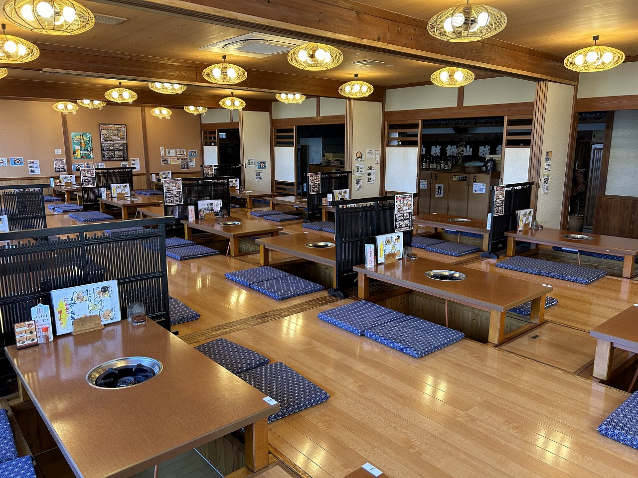 山賊鍋若園店　客席