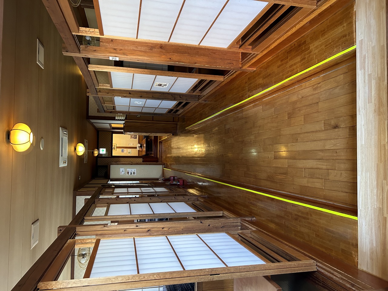 山賊鍋若園店　客席